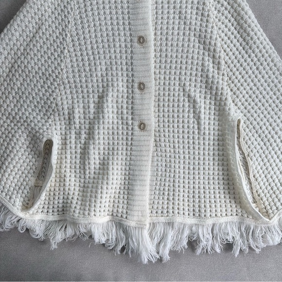 Vintage Knit Poncho Sweater with Fringe. Cream. One size. - Picture 8 of 8